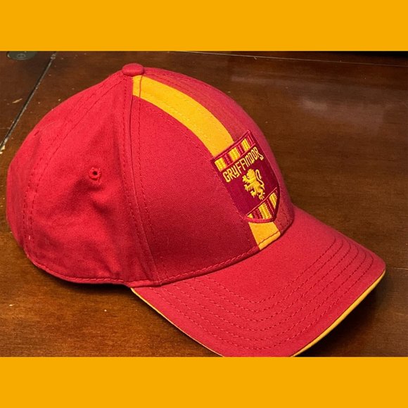 Harry Potter Gryffindor Alumni Magic Strap-Back Hat Cap Universal Orlando New - Picture 4 of 6